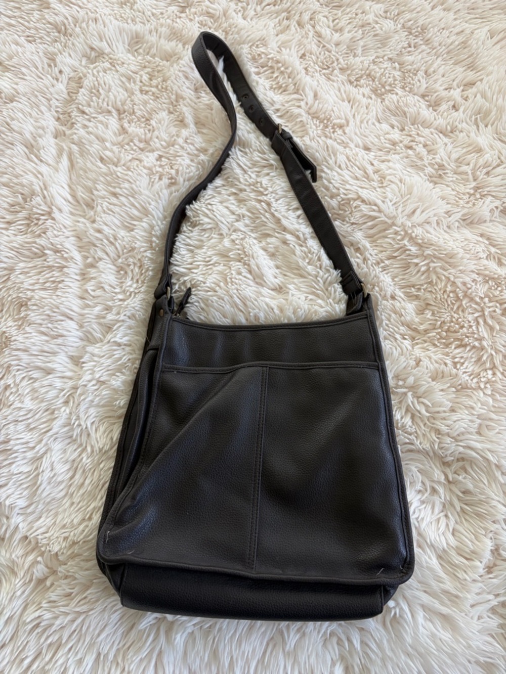 Liz Claiborne Black Crossbody Bag with Front Pockets - Picture 5 of 6